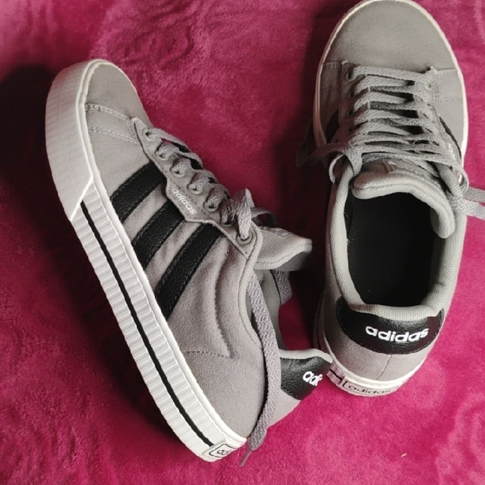 adidas Gray and Black Sneakers with Low-Top Design and Classic Sporty Look